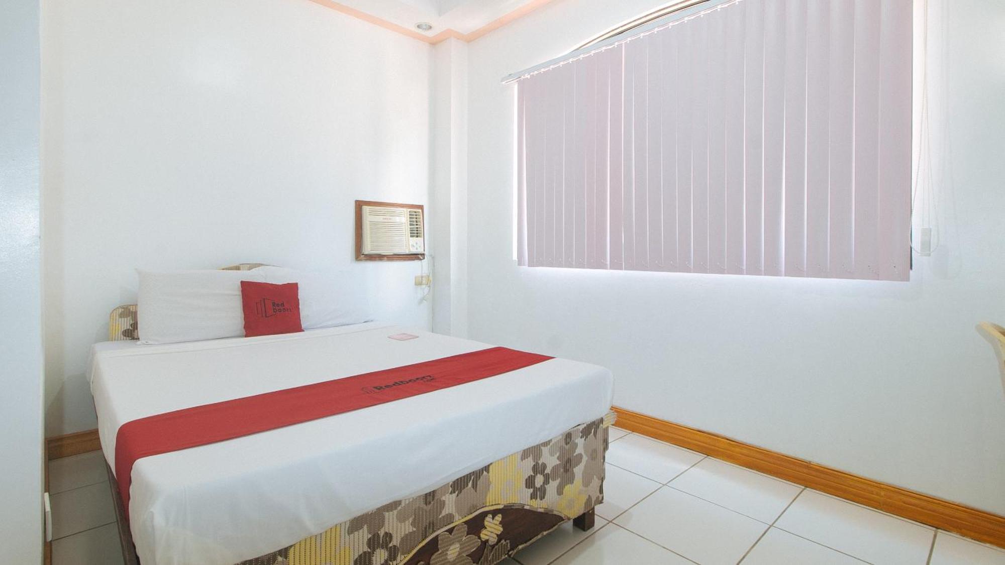 Reddoorz At Coco Grove Tourist Inn Panglao Exterior foto