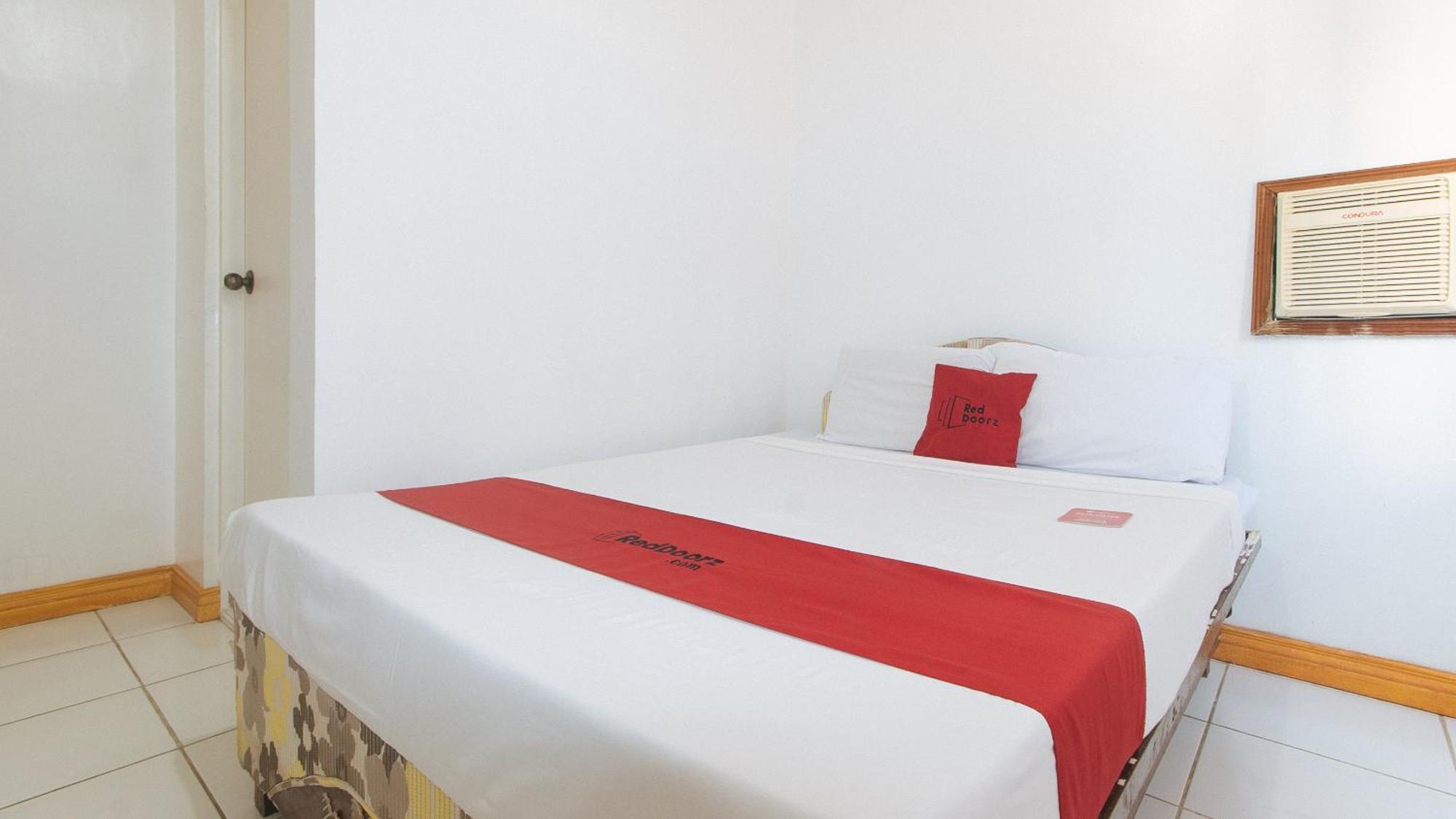 Reddoorz At Coco Grove Tourist Inn Panglao Exterior foto
