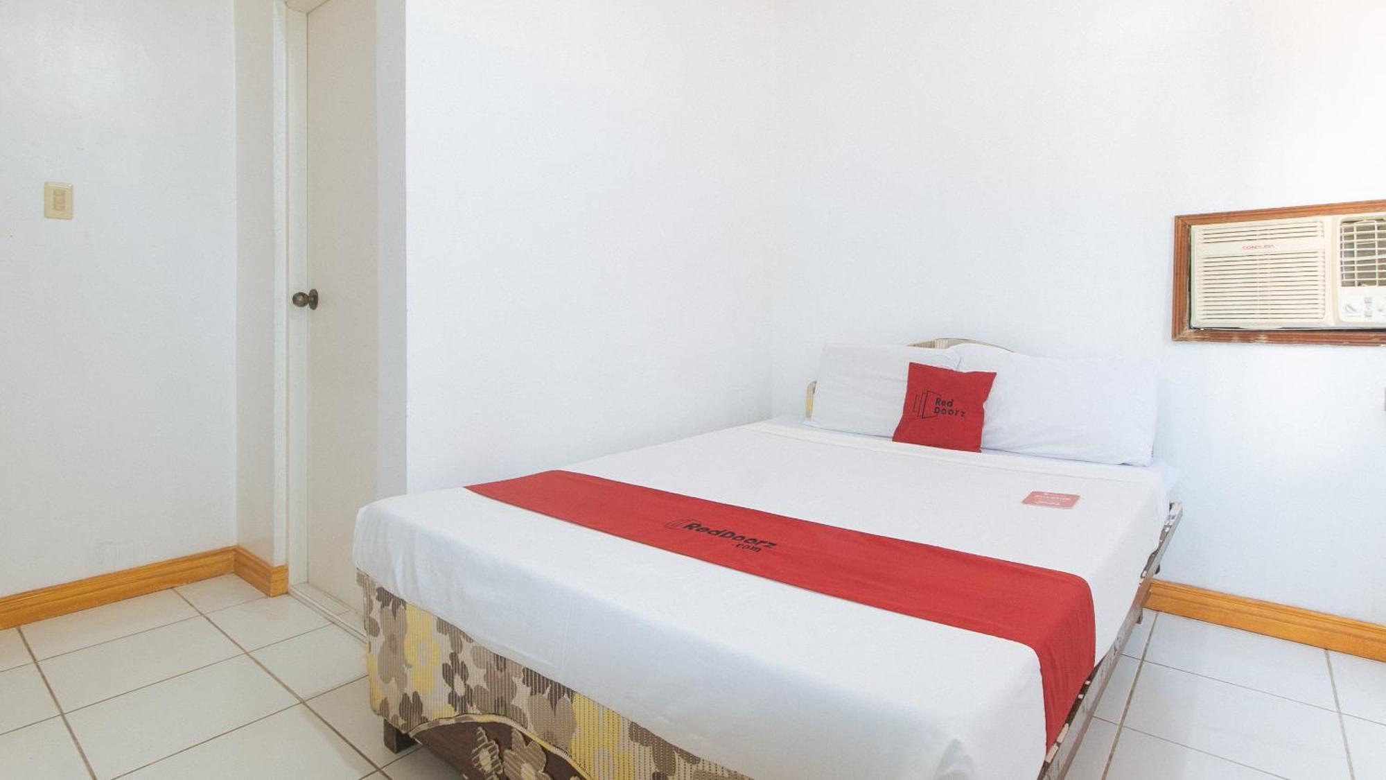 Reddoorz At Coco Grove Tourist Inn Panglao Exterior foto