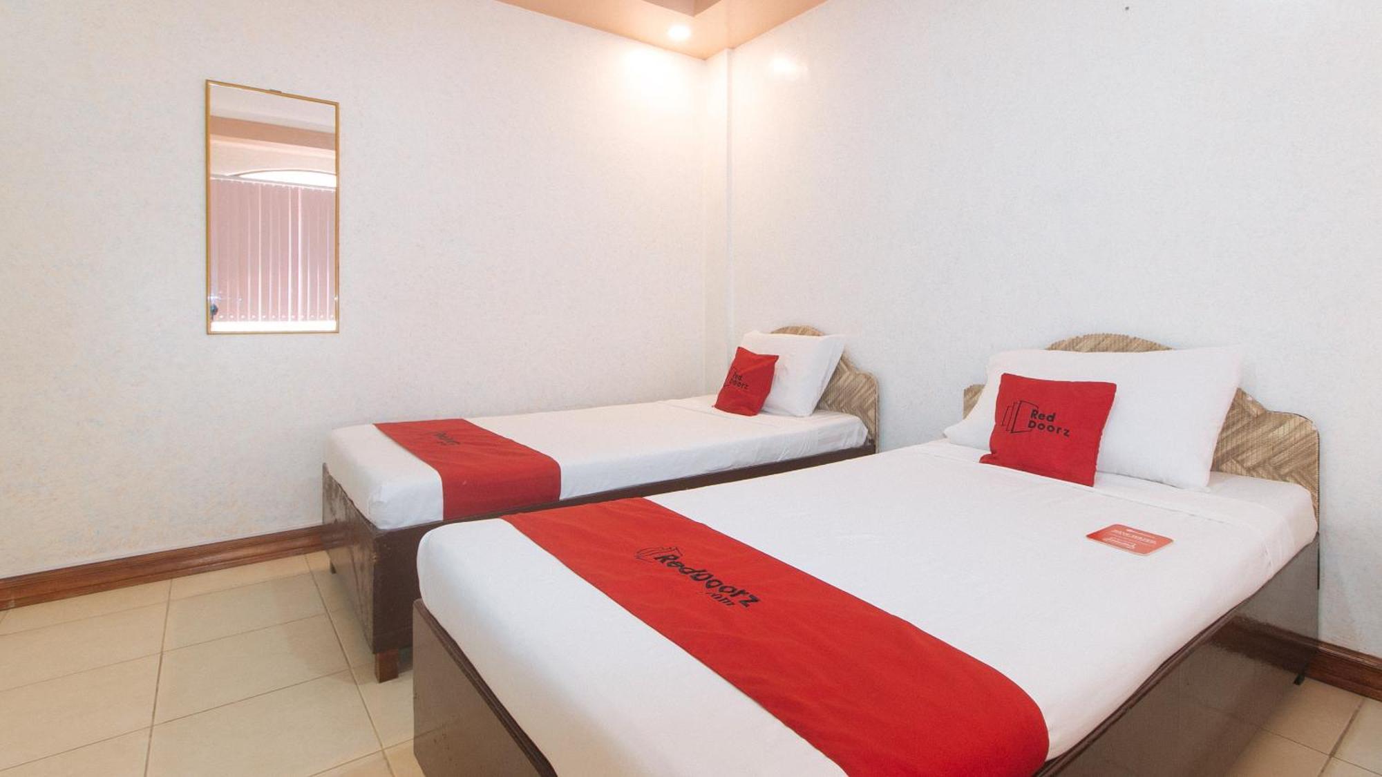 Reddoorz At Coco Grove Tourist Inn Panglao Exterior foto